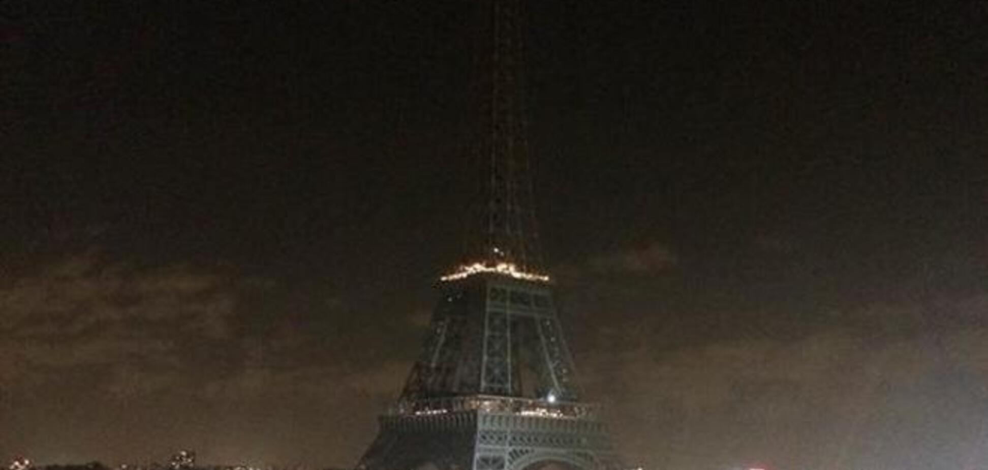  Эйфелева башня погасла в память о погибших журналистах в Париже: опубликованы фото и видео