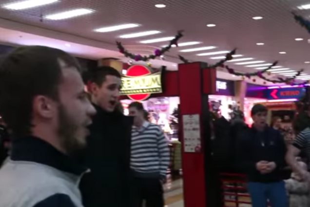 У московському супермаркеті Різдво зустріли хоровим співом українською мовою: відео флешмобу 