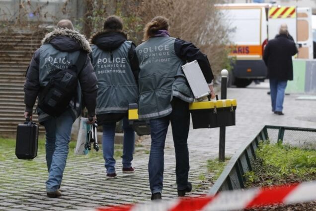 Двое подозреваемых в расстреле редакции Charlie Hebdo спрятались в доме на севере Франции - СМИ