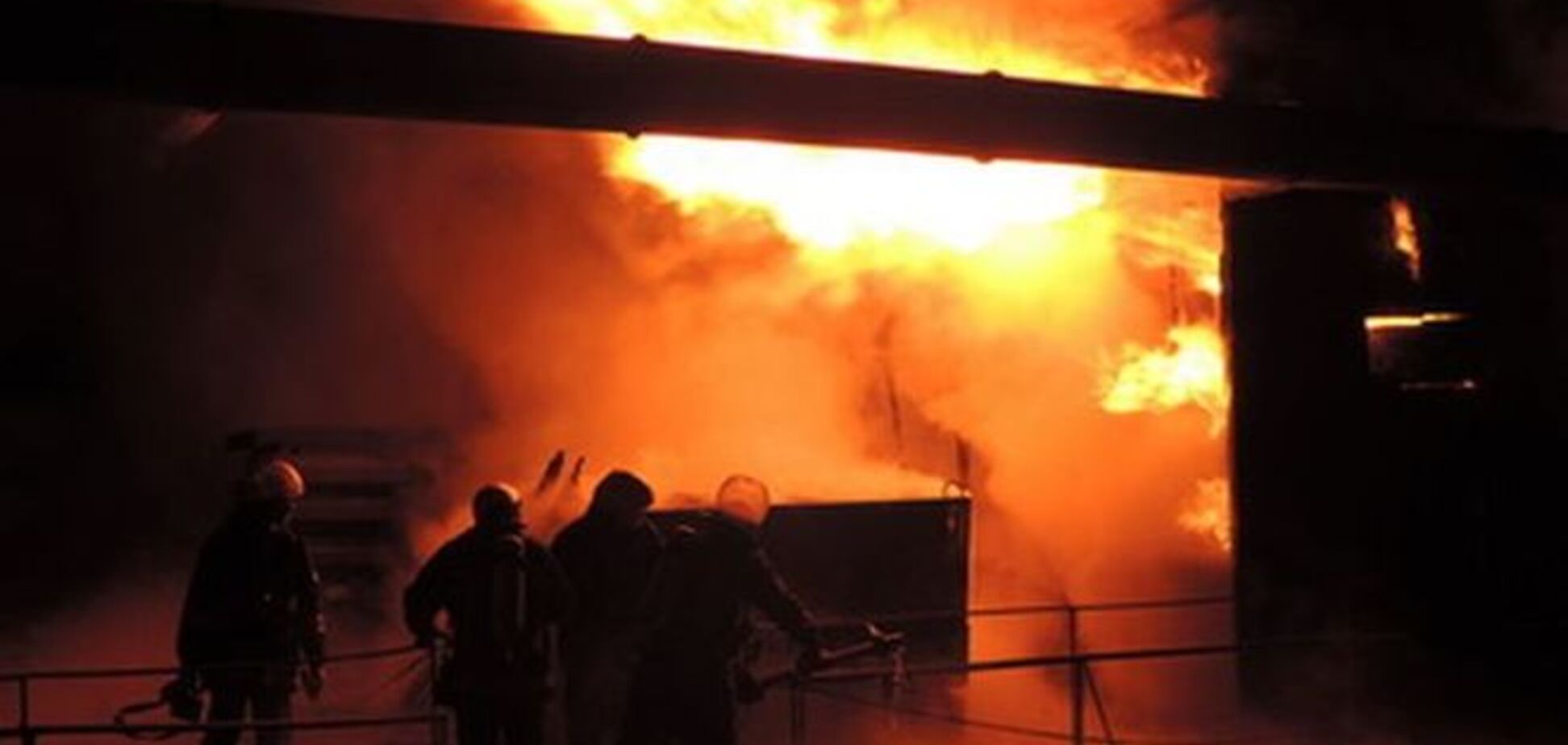 В Киеве справились с масштабным пожаром