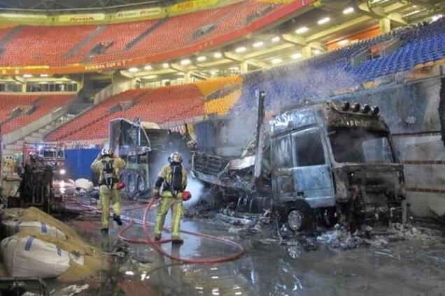 Знаменитый стадион стал жертвой пожара: фото повреждений