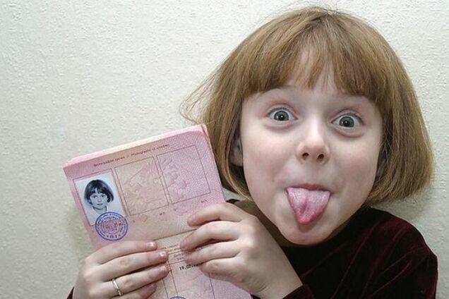 Украинским детям будут выдаваться загранпаспорта сроком на 4 года