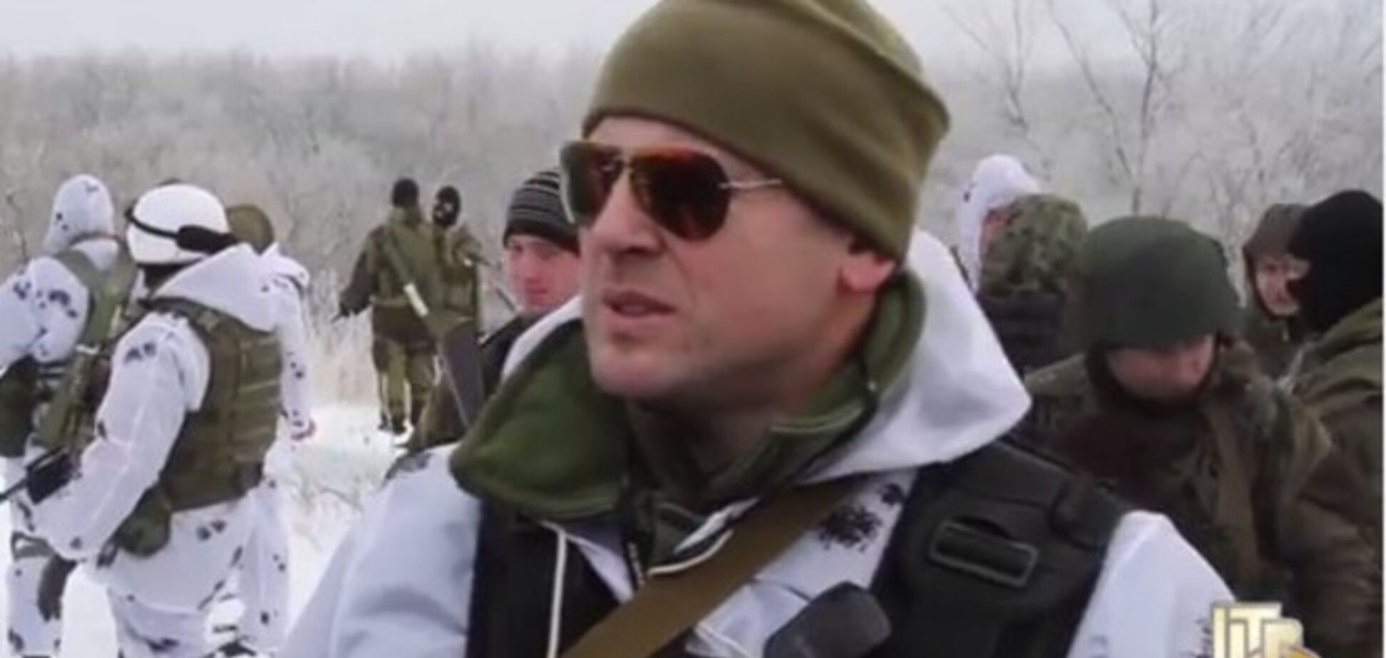 Минобороны показало видео, как 'киборгов' обыскивали боевики 'ДНР': отойти к поребрику
