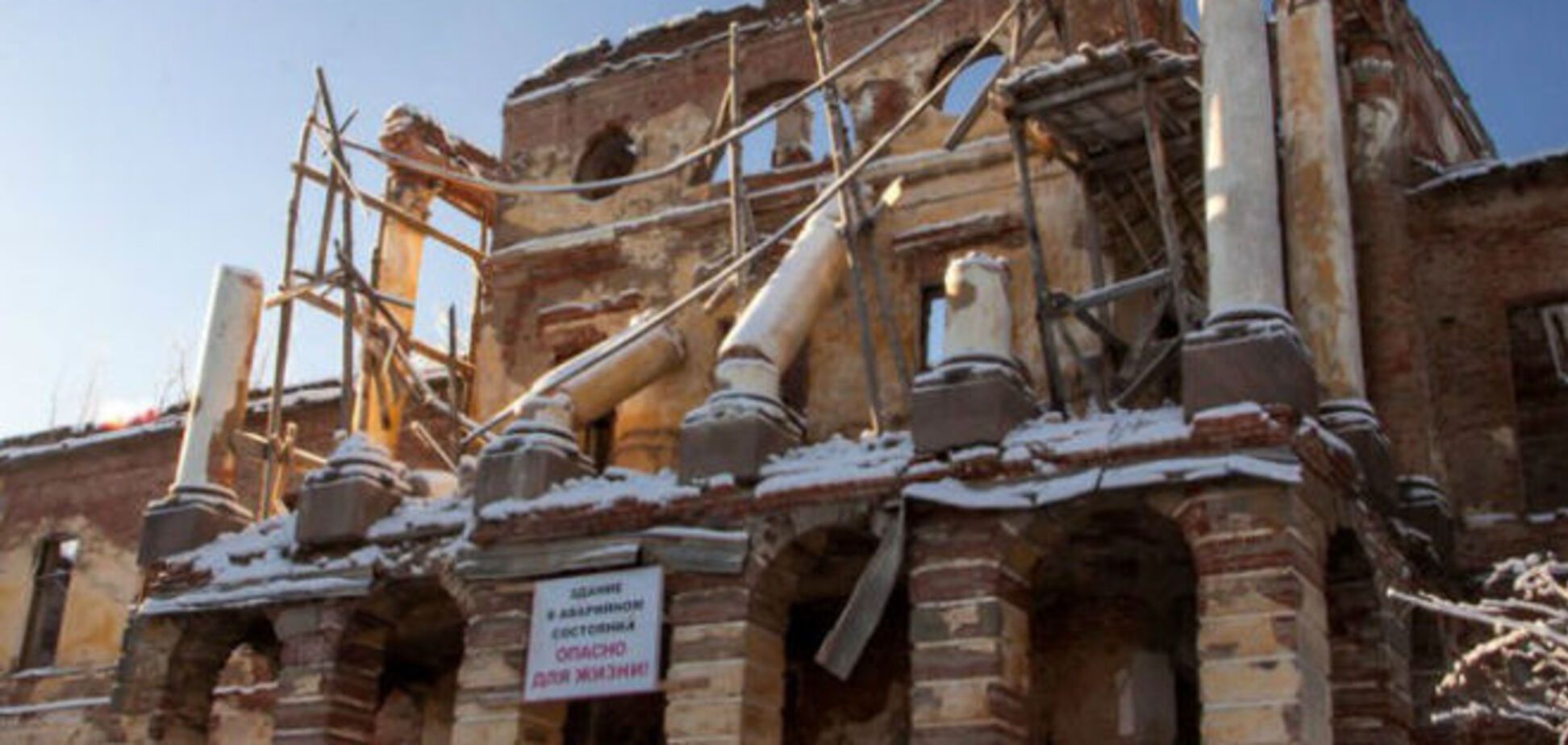 В России умеют хранить наследие - разрушен дворец Романовых!