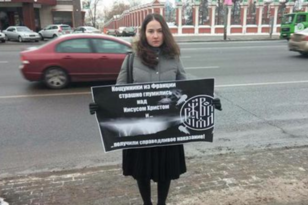 В России считают, что убитые журналисты Charlie Hebdo получили по заслугам: фотофакт