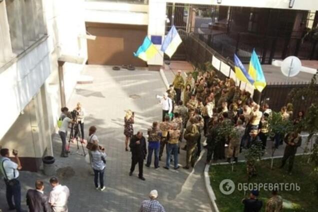 Липовые пикетчики под видом бойцов АТО на службе у конвертационных центров