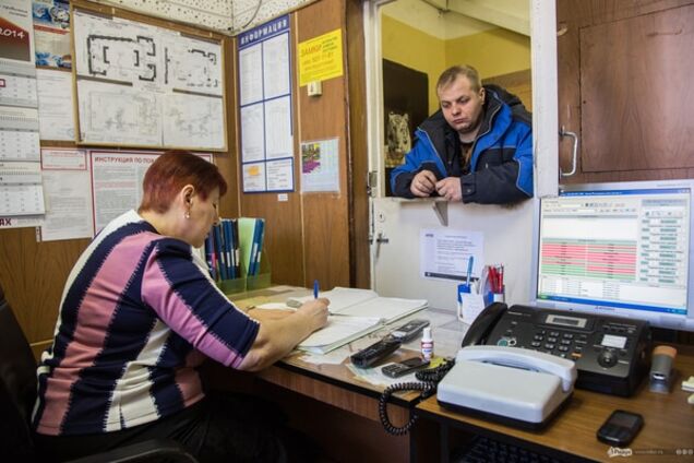 Работников киевских ЖЭКов задумали учить вежливости
