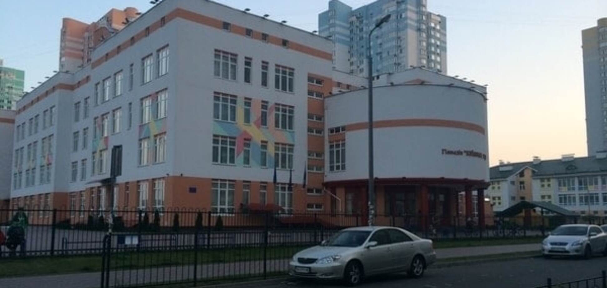 У СЕС розповіли, що 2 роки отруювало учнів київської школи