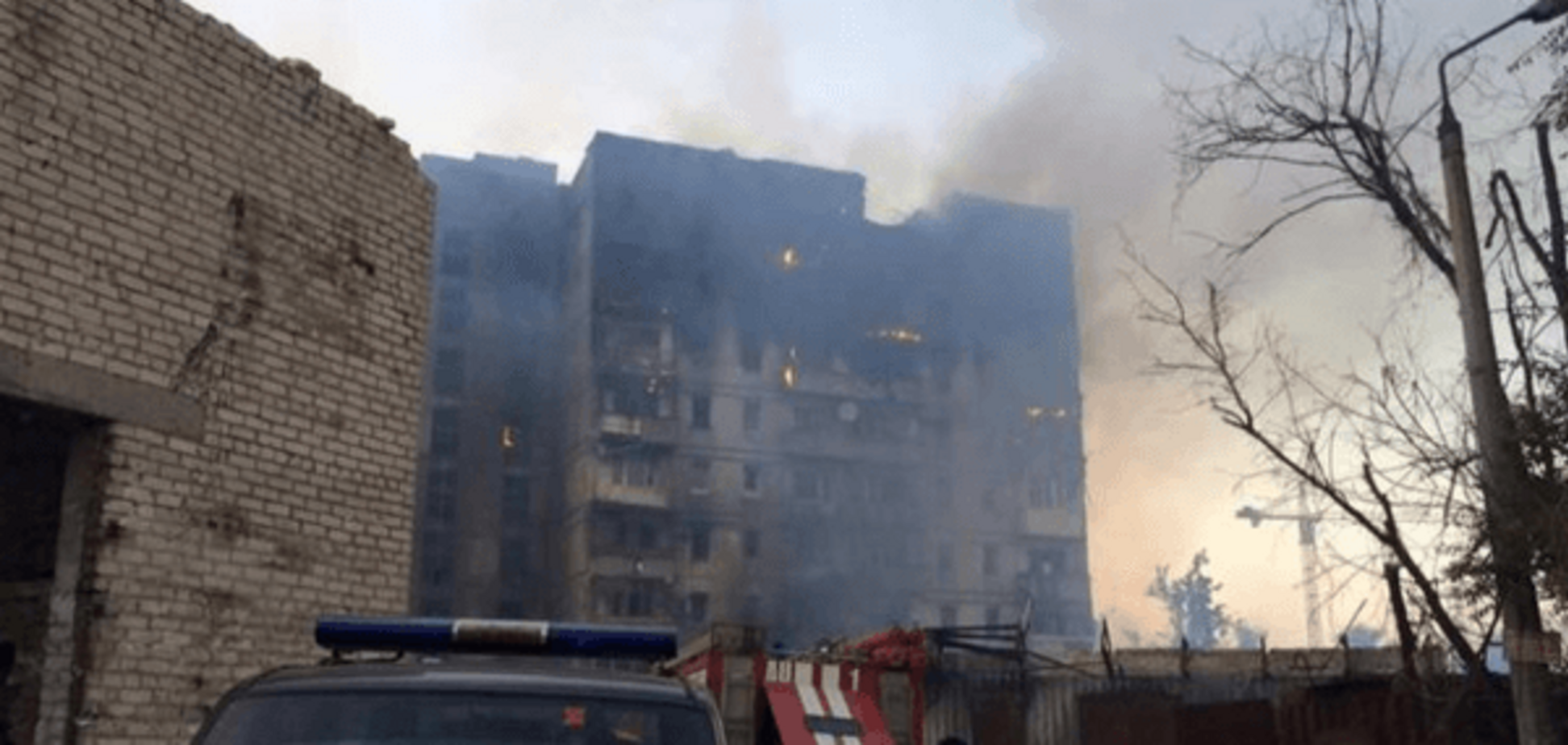 Дим від згарищ: в мережі показали фото і відео обстрілу Донецька