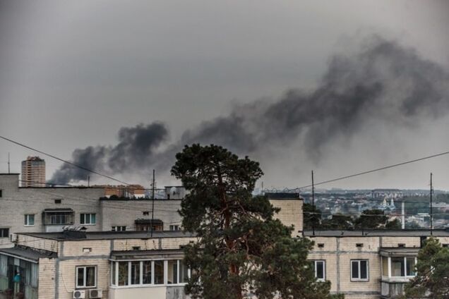 Киевлян напугал огромный столб черного дыма: фотофакт