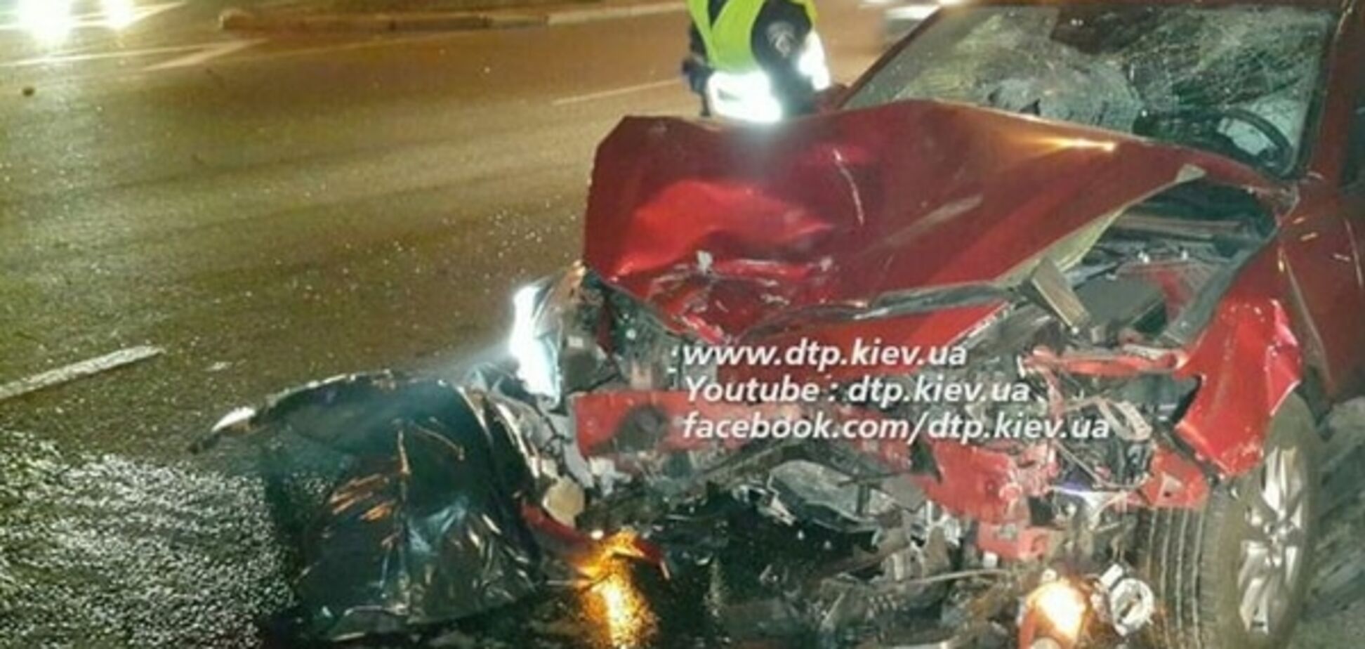 Смертельное ДТП: в Киеве девушка на Mazda снесла водителя аварийного авто. Фотофакт