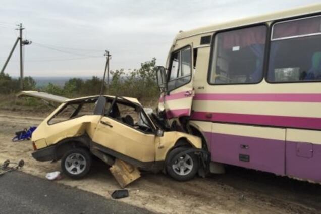 Смертельное ДТП на Львовщине: автобус раздавил 'восьмерку'. Фото с места аварии