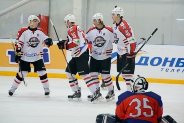 Донецкие хоккеисты поиздевались над юными киевлянами
