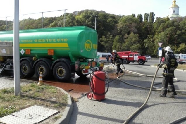 В Киеве на автозаправке произошел пожар: есть пострадавший