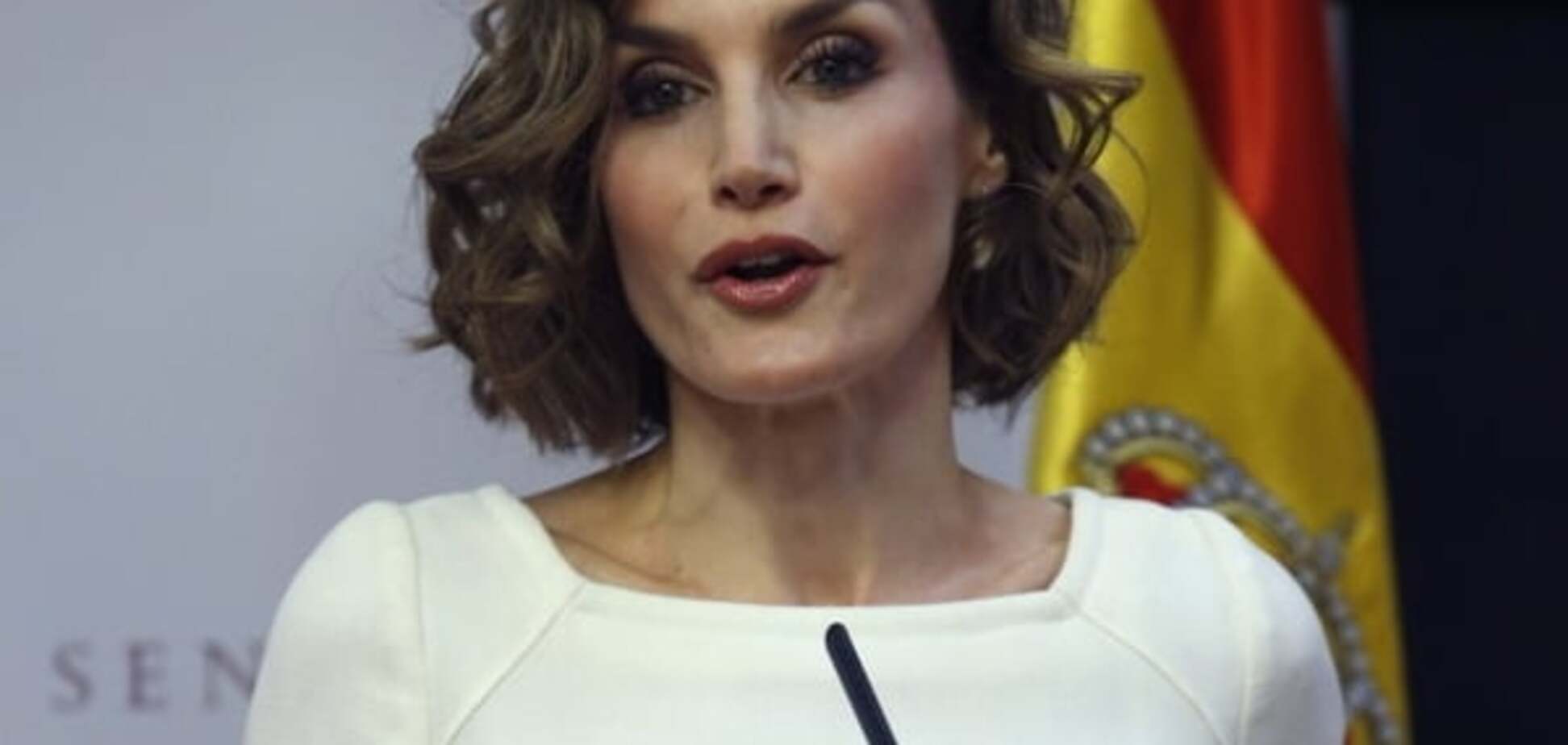 Самая модная из монархов: королеву Испании раскритиковали за мини-платье