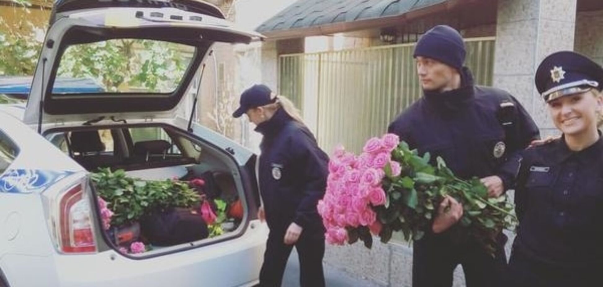 У Києві поліцейські роздадуть жінкам тисячу троянд