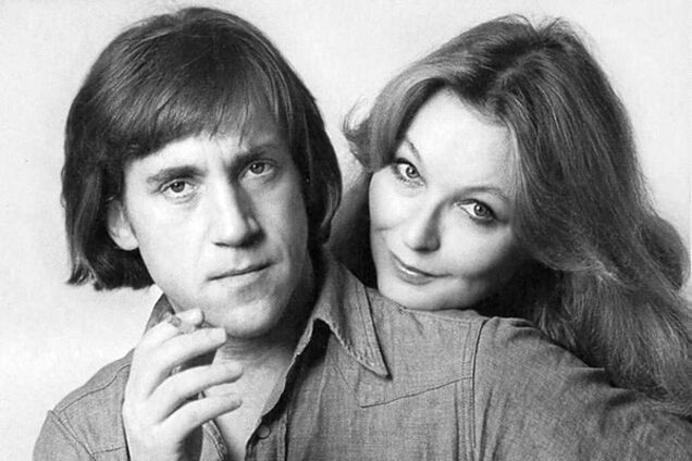 Вдова Высоцкого выставила на аукцион его последнее стихотворение и посмертную маску