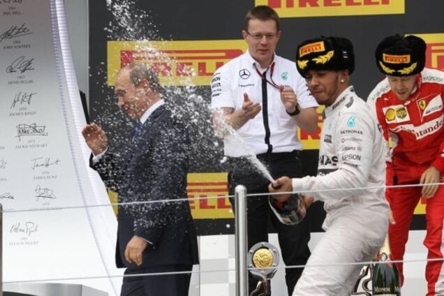 Бессмертный. Двукратный чемпион мира облил Путина шампанским: эпические фото