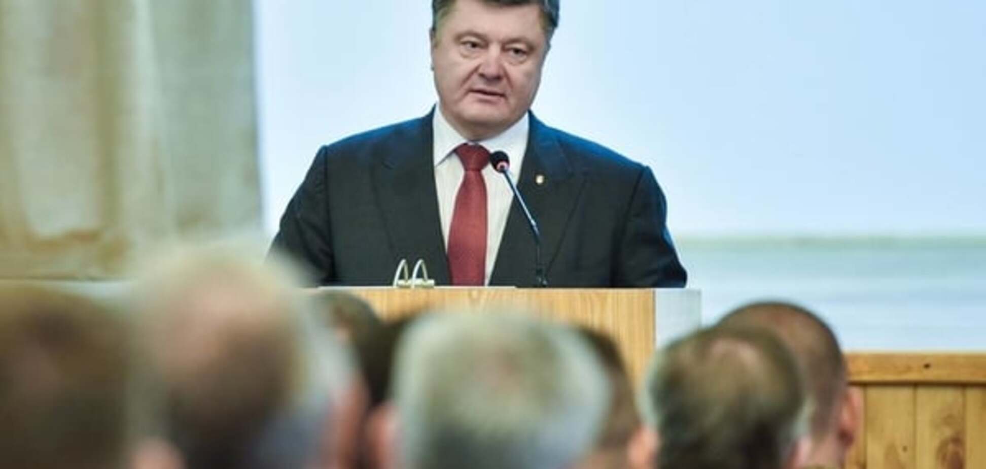 Порошенко подчеркнул абсурдность даты 23 февраля для украинцев