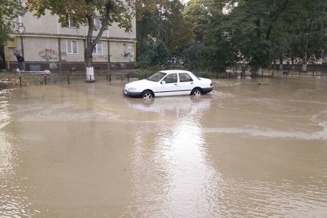 В Киеве 'вселенский потоп' поднял на ноги полицию и аварийные службы