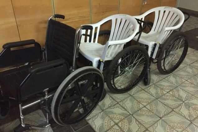 Соцсети шокировали фото инвалидных колясок из киевской больницы