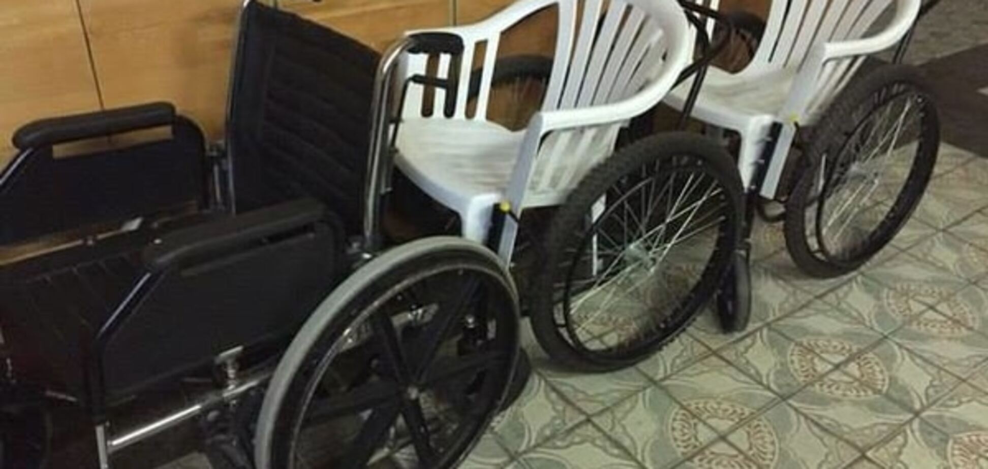 Соцсети шокировали фото инвалидных колясок из киевской больницы