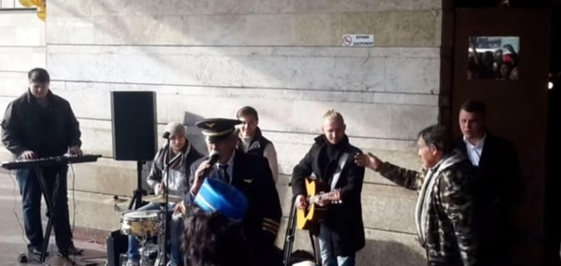 Вахтанг Кікабідзе заспівав у київському метро з вуличними музикантами