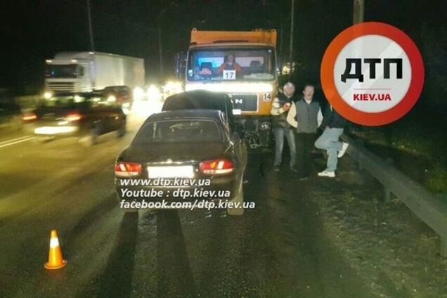 В Киеве мусоровоз парализовал движение: опубликованы фото