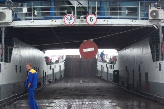 Шторм полностью отрезал Крым от России