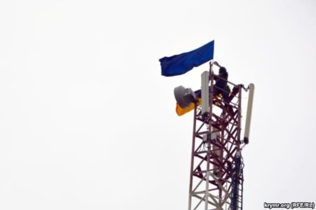 На самой высокой точке Чонгара вывесили украинский и крымскотатарский флаги: фотофакт