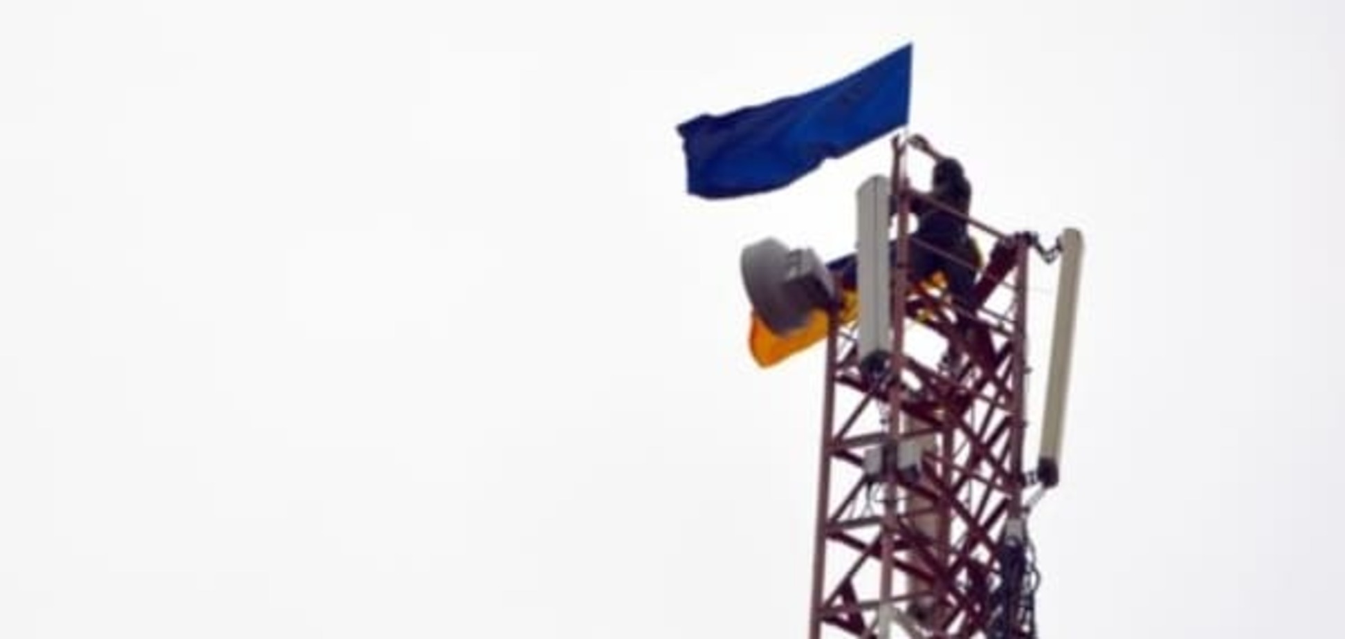 На самой высокой точке Чонгара вывесили украинский и крымскотатарский флаги: фотофакт