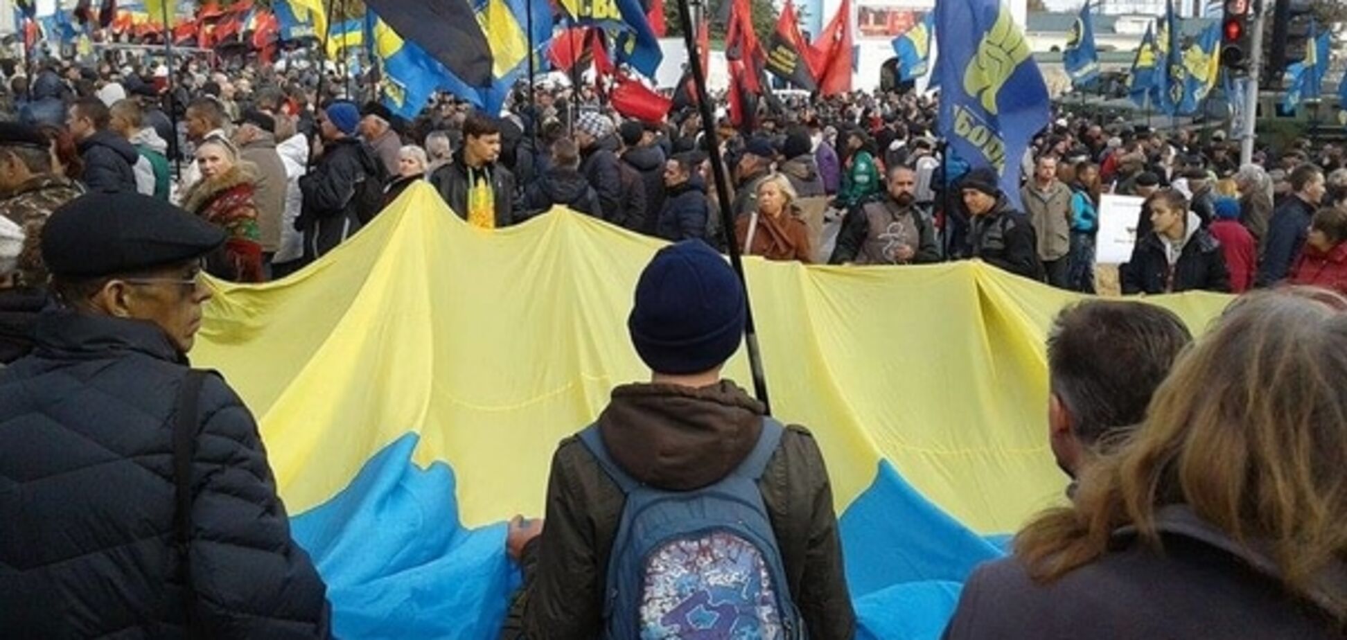 В Киеве прошел 'Марш Героев': проверки милиции, тысячи людей
