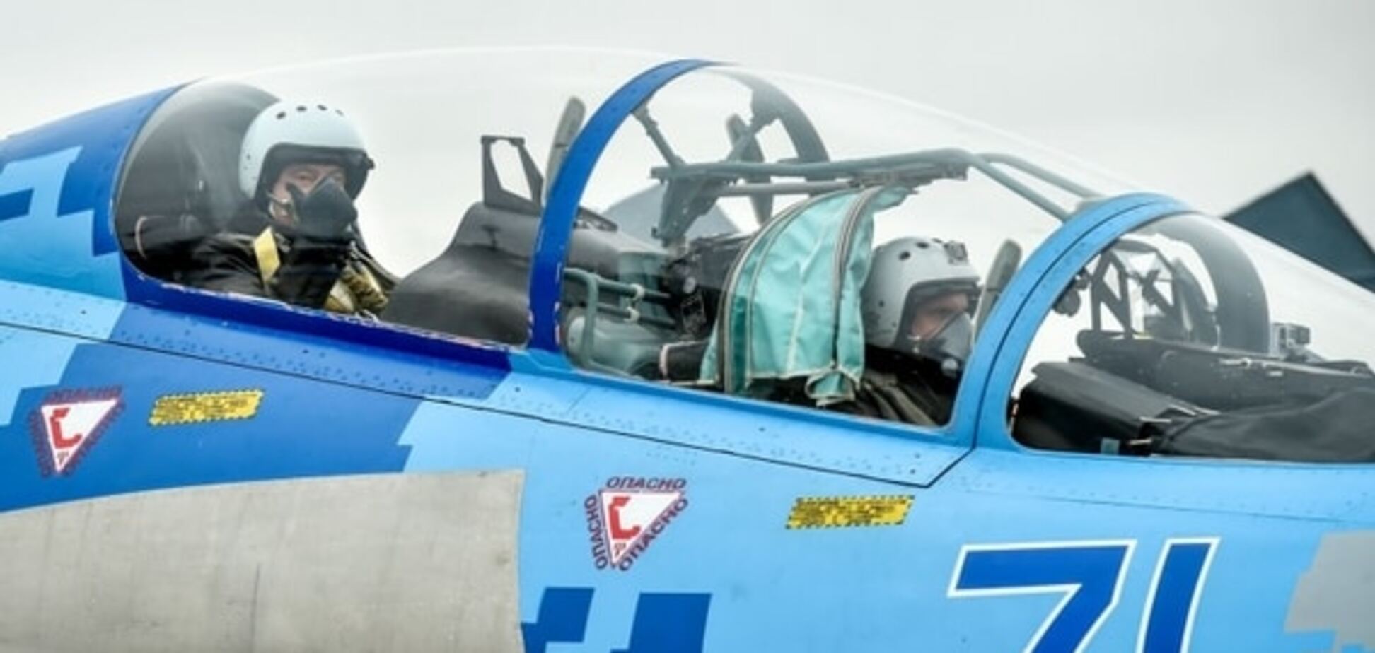 Порошенко лично испытал истребитель Су-27: опубликованы фото