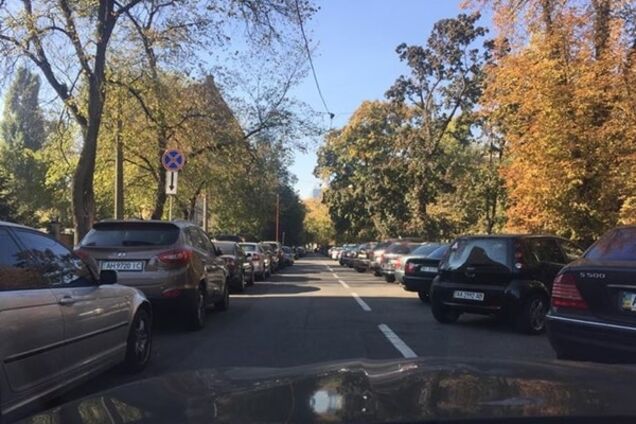 В Киеве под зданием МВД найдены десятки 'героев парковки', полиция бездействует