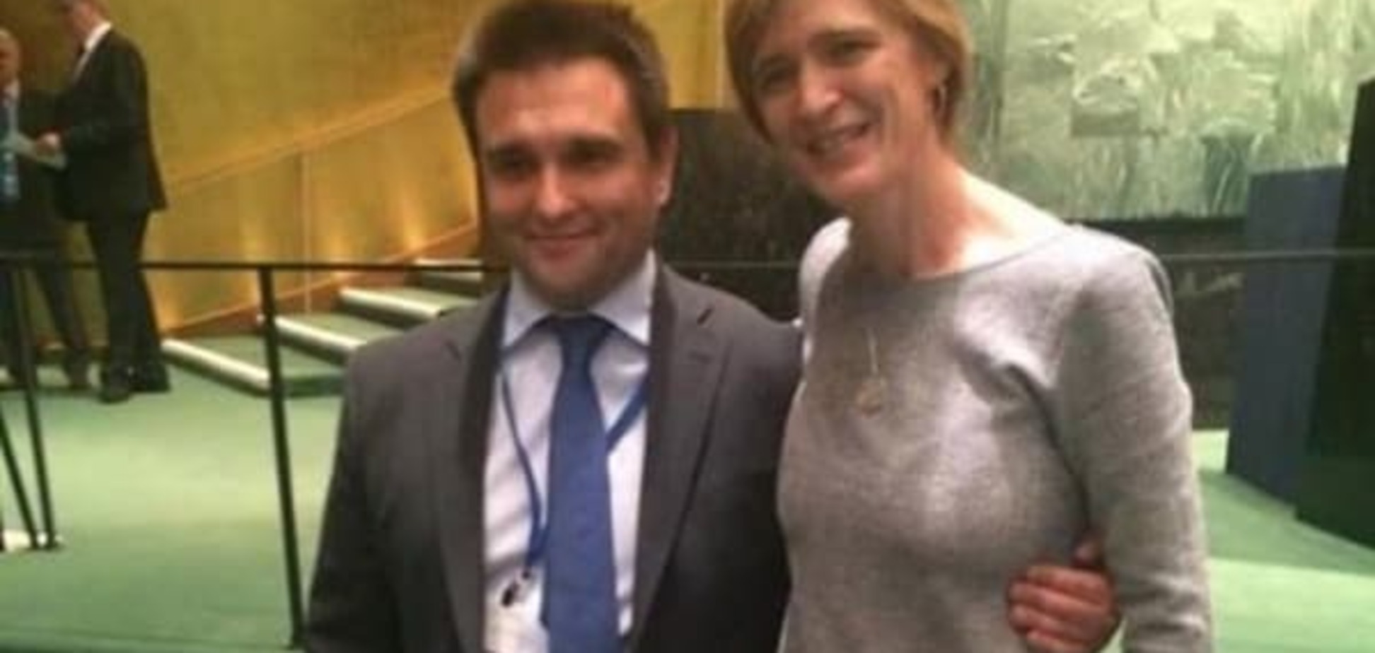 У нее еще и ноги хороши: 'горячее' фото Климкина и Пауэр взбудоражило соцсети