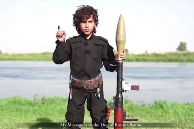 Опубликовано шокирующее видео тренировки 6-летнего джихадиста