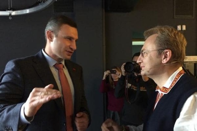 Волевой Кличко и уставший от реальности Садовый: физиономист проанализировал лица политиков