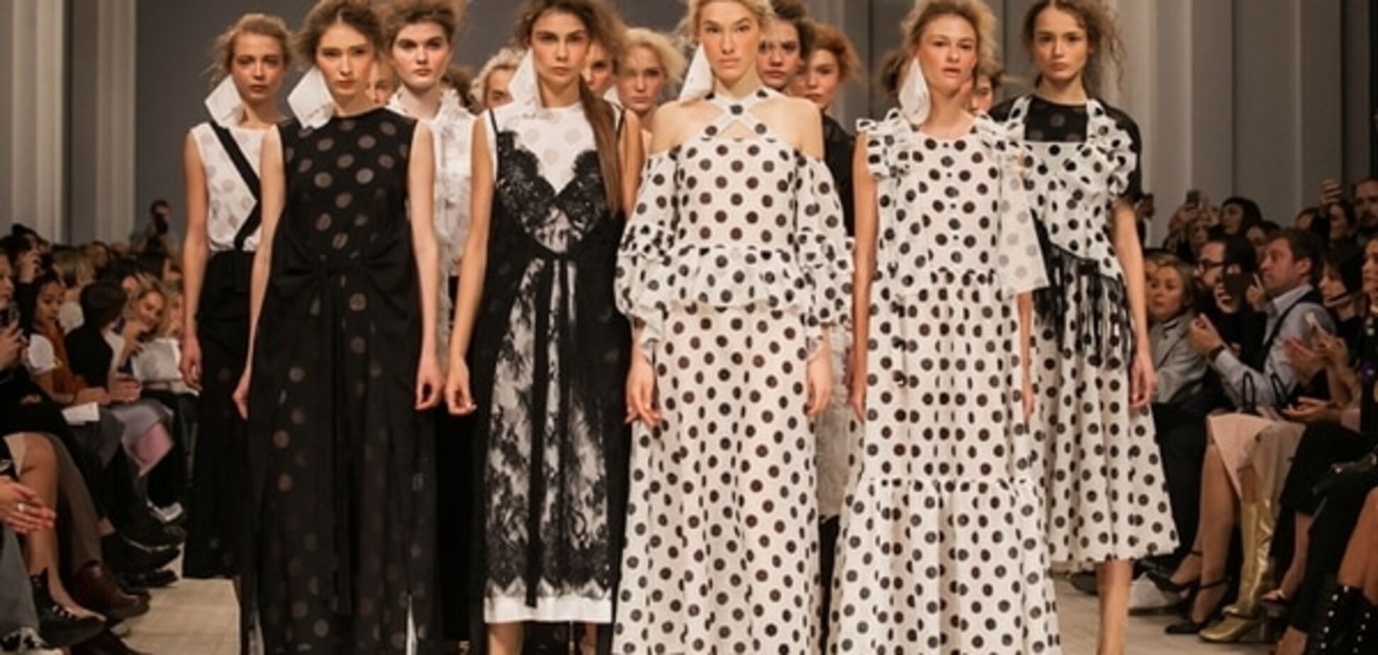 Лилия Пустовит открыла Украинскую неделю моды ярким показом: ромашки и горошек в тренде