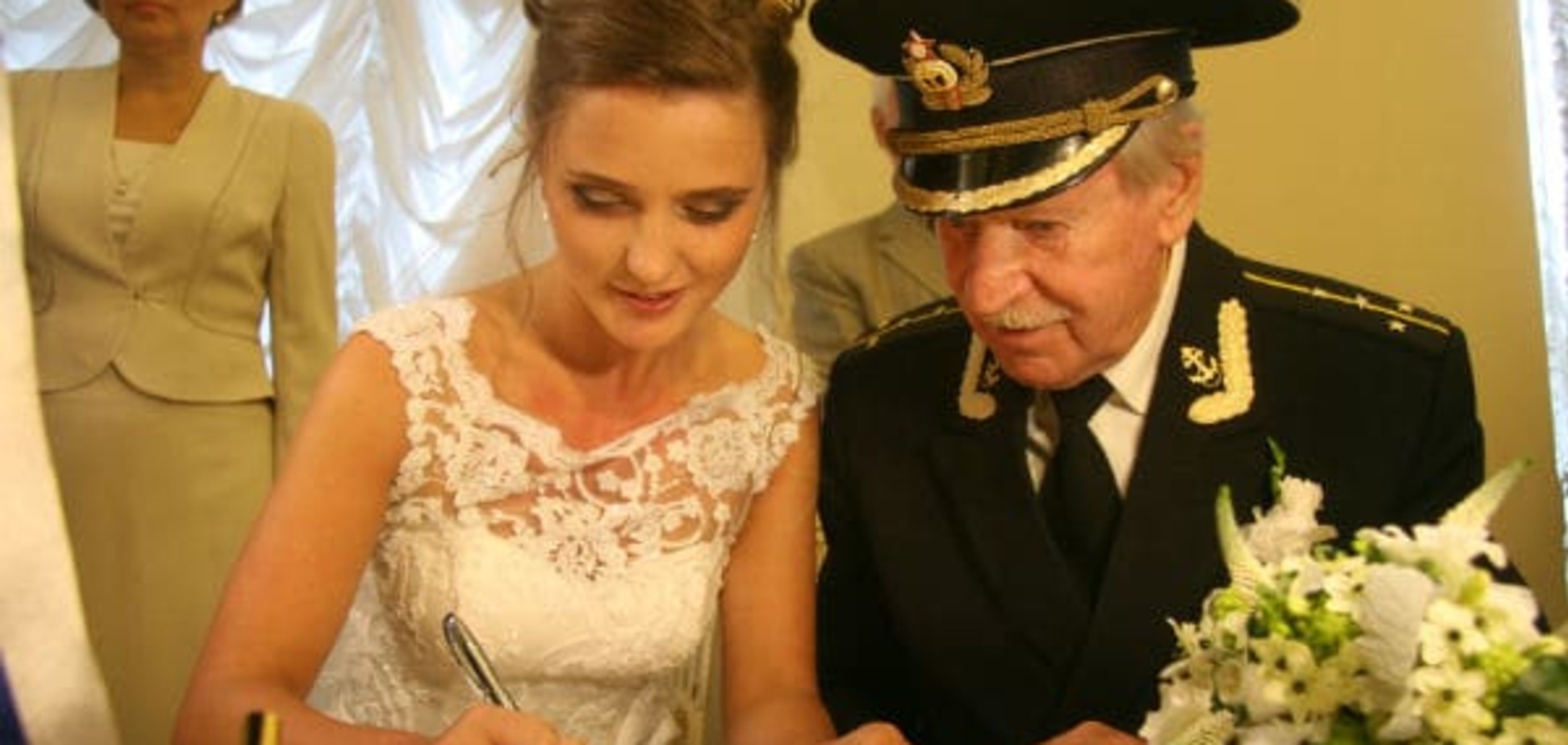 24-летняя жена 84-летнего Ивана Краско поразила соцсети округлившимся животом