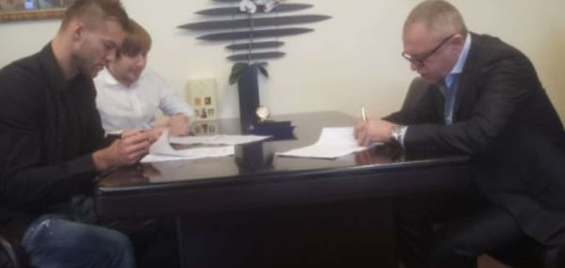 Суркис уговорил Ярмоленко подписать с 'Динамо' новый контракт