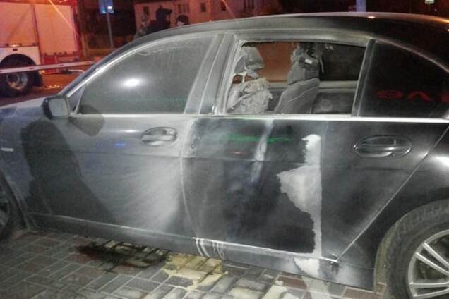 Во Львове взорвали авто: фото с места событий