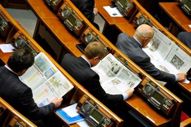 Порошенко ответил на петицию о лишении мандата депутатов, разочаровавших избирателей