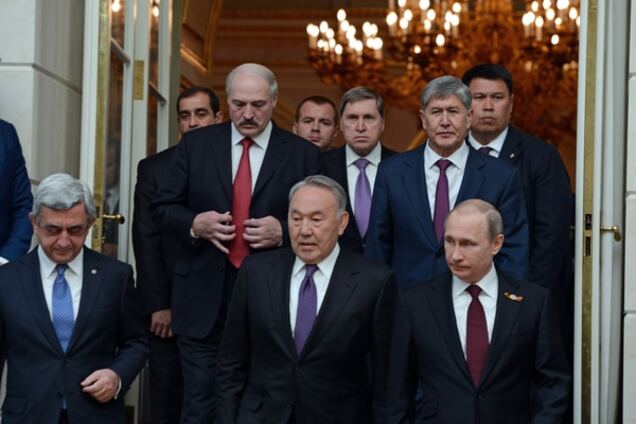 На гачку в Путіна: лідери країн СНД підписали ряд військових договорів