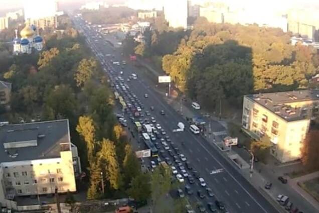 Киев утром остановился в многокилометровой пробке: видеофакт