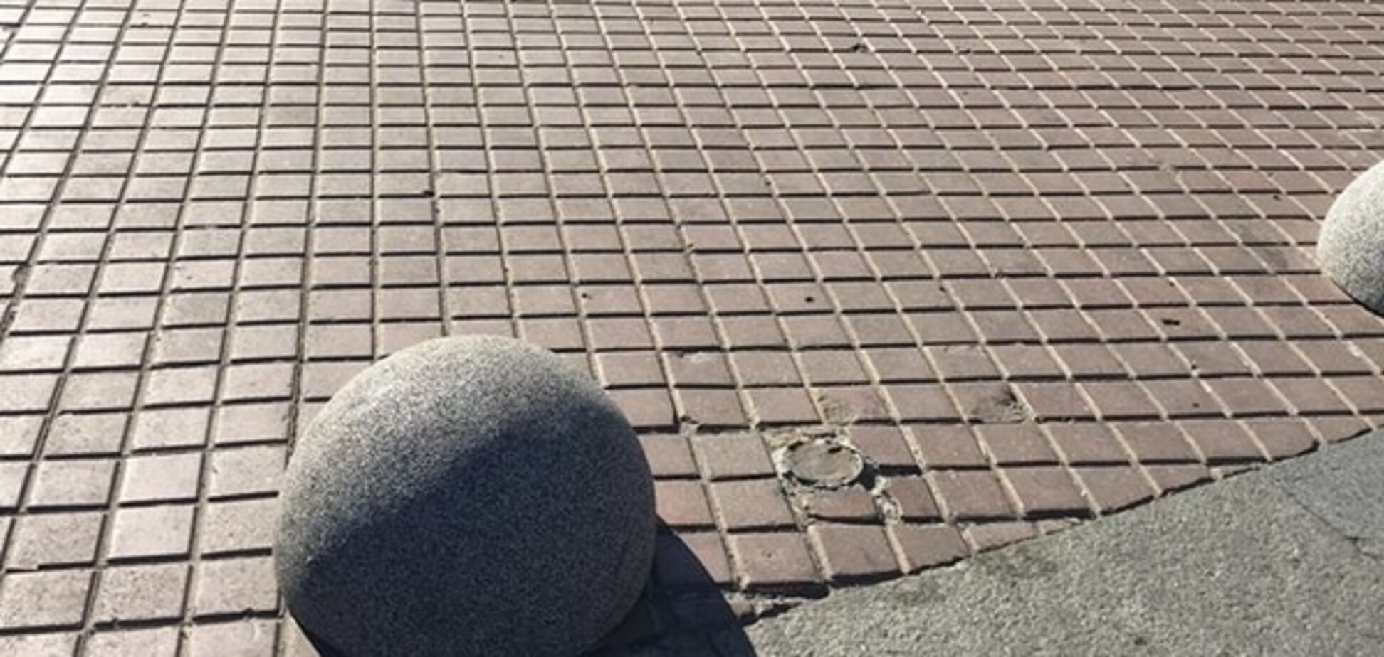 Нет 'героям парковки': тротуары Крещатика полностью перекрыли