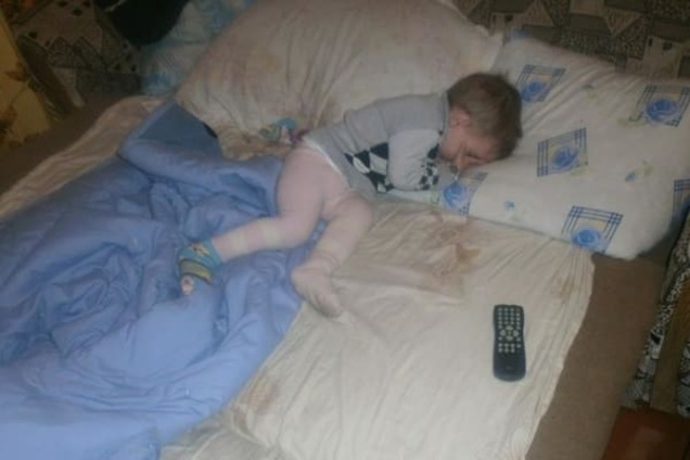 На Київщині рятувальники звільнили з 'ув'язнення' 2-річного малюка: фотофакт