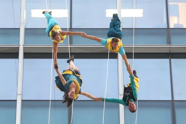 У Шанхаї на хмарочосі станцювали 'балет по вертикалі': опубліковані фото і відео