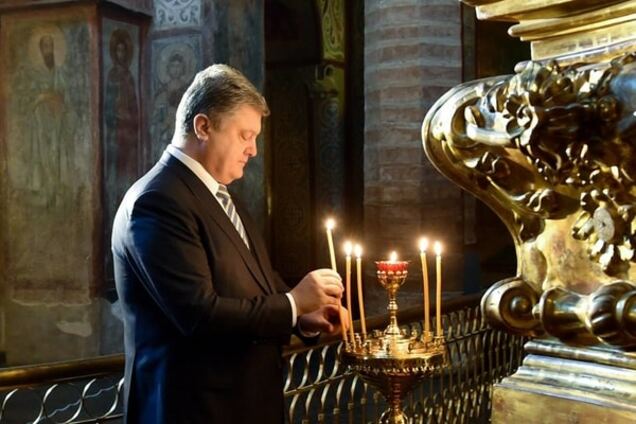 Порошенко выразил соболезнования семьям жертв крушения в Затоке