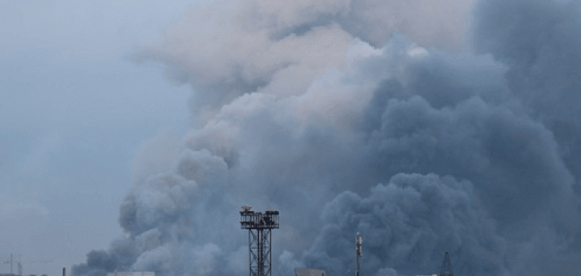 В Петербурге вспыхнул пожар, горожане услышали взрывы