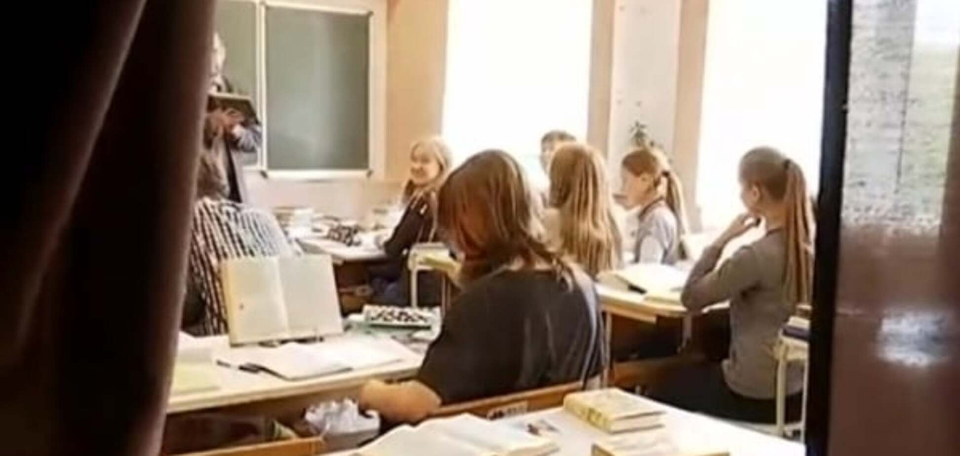 ЗМІ показали, як діти Білорусі вивчають рідну мову 'в підпіллі': опубліковано відео